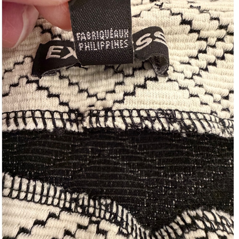 Express Black White Geometric Jacquard Tulip Wrap Mini Skirt Size 4 - Picture 6 of 9